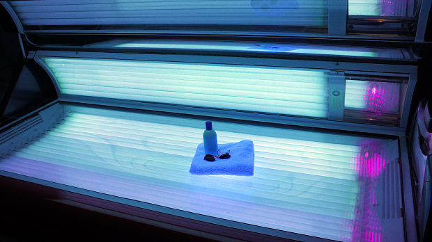 Do Tanning Salons Comply with Regulations About Youth Access?